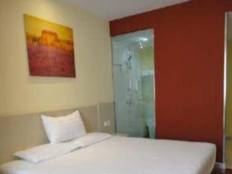 Hanting Hotel Yibin Zhongshan Street Екстериор снимка