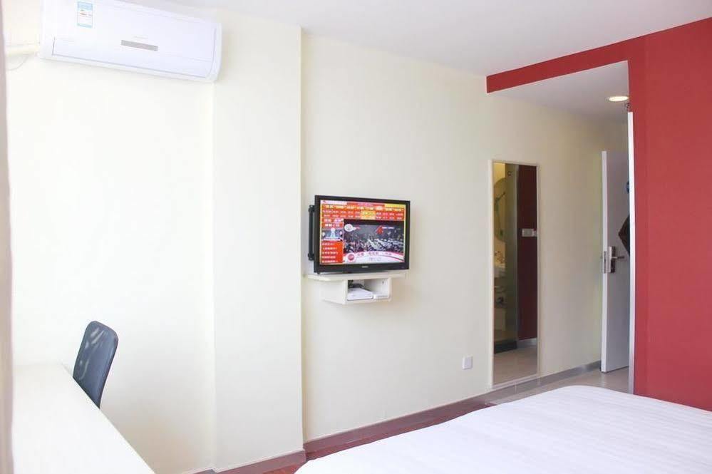 Hanting Hotel Yibin Zhongshan Street Екстериор снимка