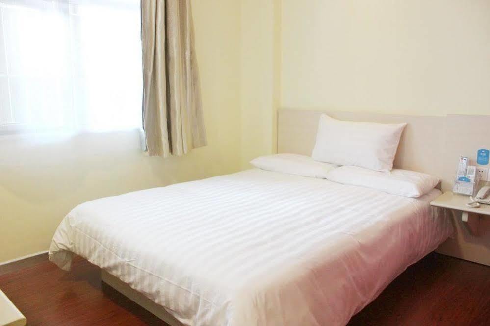 Hanting Hotel Yibin Zhongshan Street Екстериор снимка