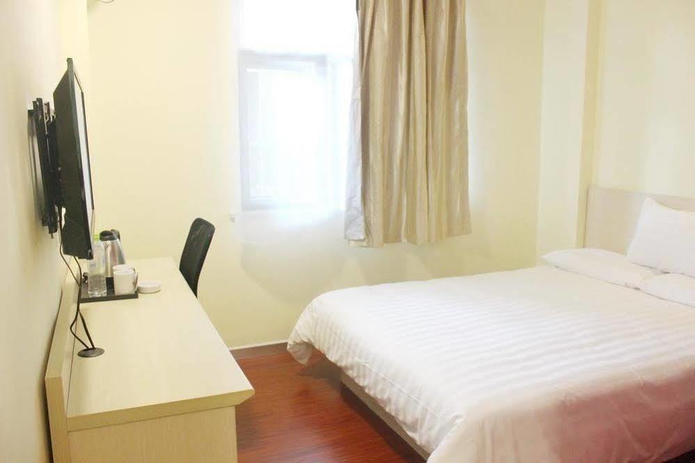 Hanting Hotel Yibin Zhongshan Street Екстериор снимка