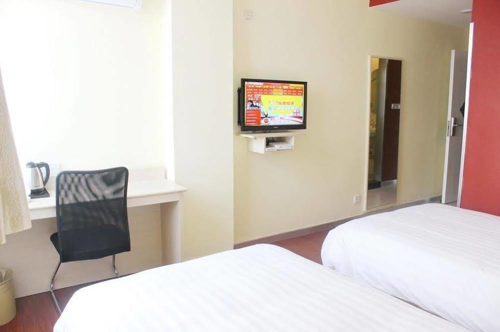 Hanting Hotel Yibin Zhongshan Street Екстериор снимка
