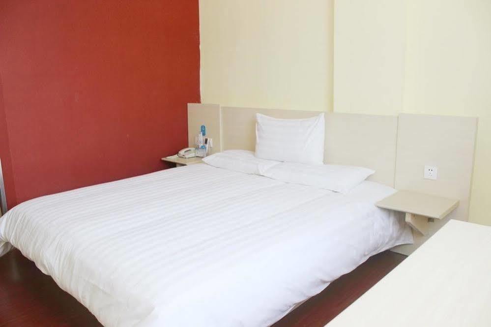 Hanting Hotel Yibin Zhongshan Street Екстериор снимка