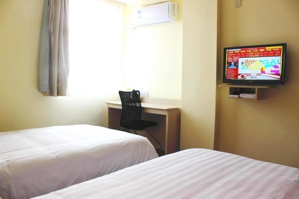 Hanting Hotel Yibin Zhongshan Street Екстериор снимка